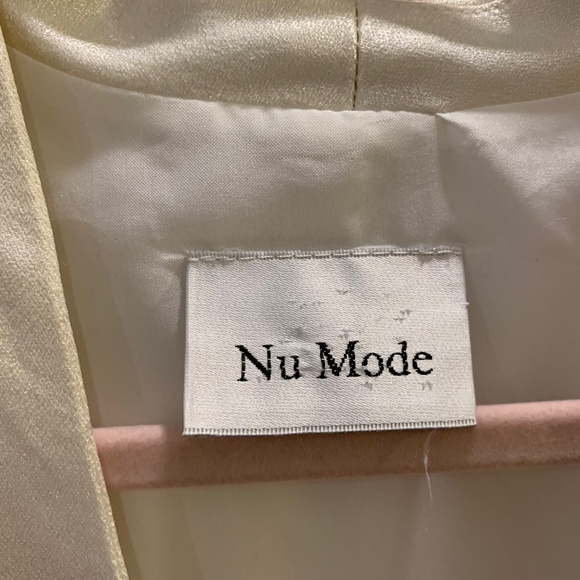 🤍HOST PICK🤍 Vintage 80s white oversized blazer with satin trim details - Picture 14 of 15